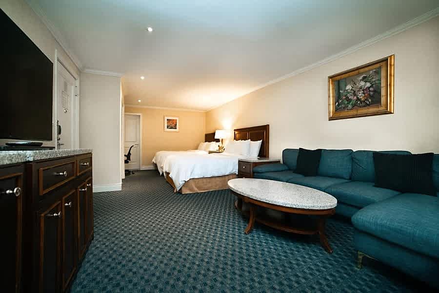 2 FULL BEDS SUITE