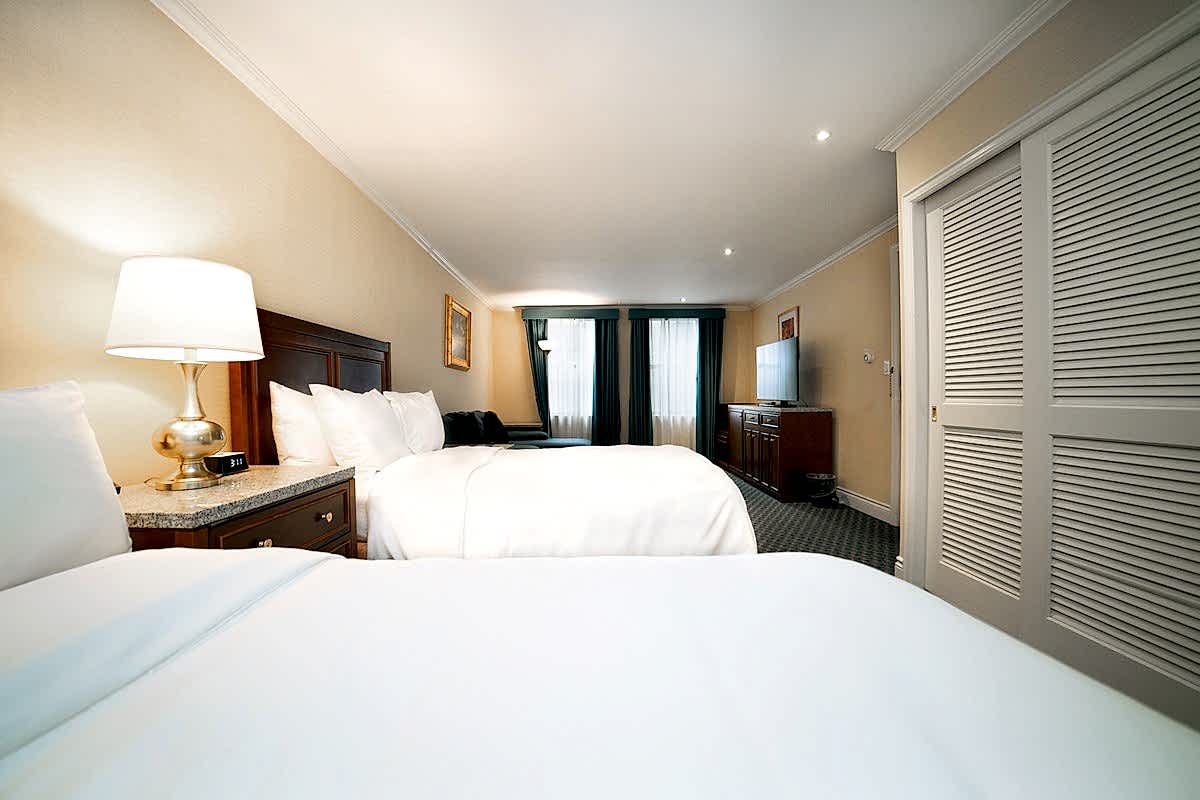 2 FULL BEDS SUITE