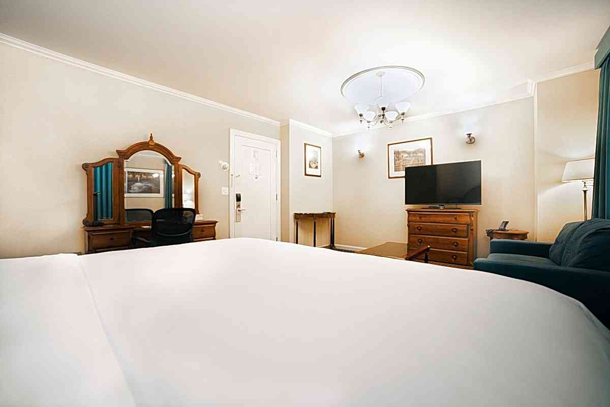 CITY VIEW - 1 KING BED