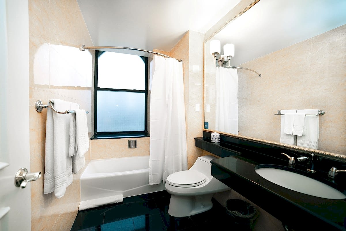 CITY VIEW - 1 KING BED