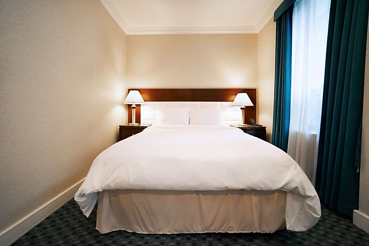 CITY VIEW - 1 QUEEN BED