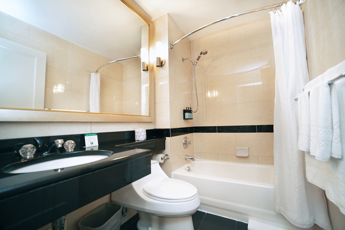 CITY VIEW - 1 QUEEN BED