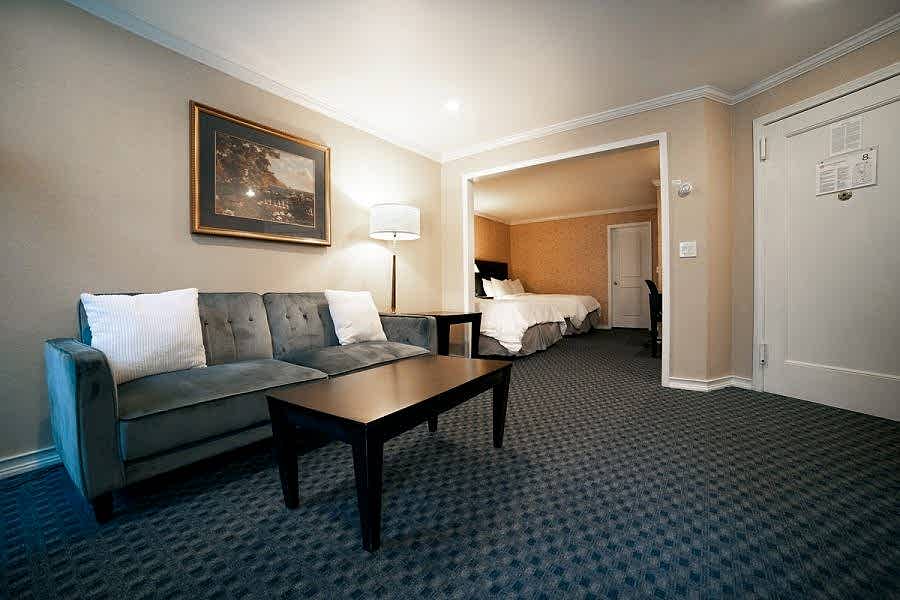 CITY VIEW - ACCESSIBLE - 2 QUEEN BEDS