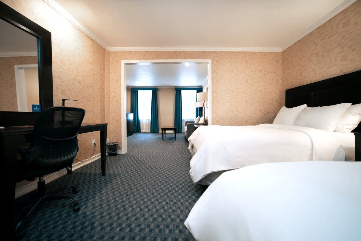 CITY VIEW - ACCESSIBLE - 2 QUEEN BEDS