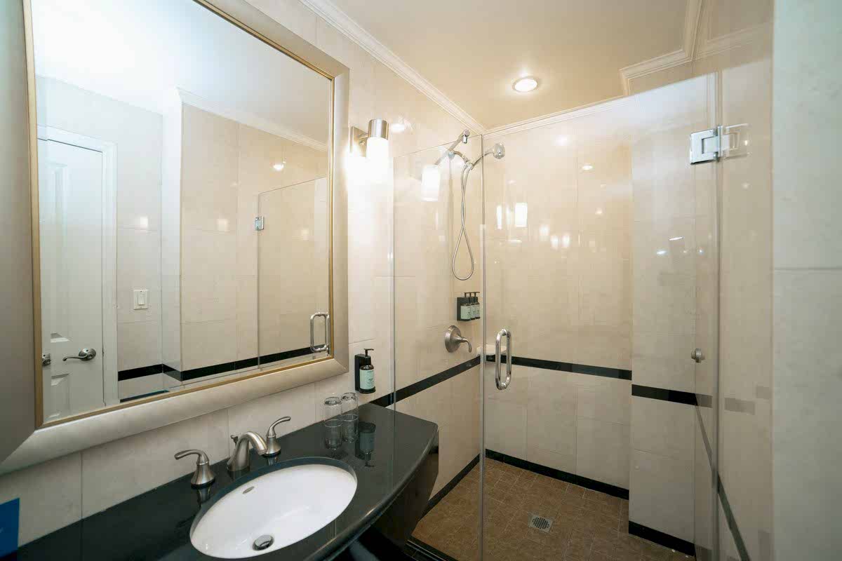 HIGH FLOOR - 2 FULL BEDS