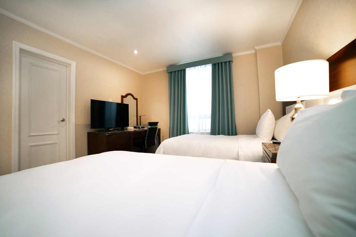 HIGH FLOOR - 2 SINGLE BEDS