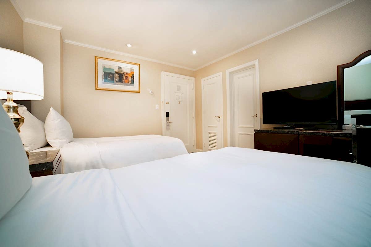 HIGH FLOOR - 2 SINGLE BEDS