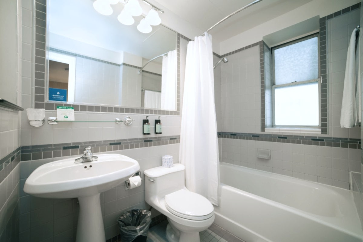 HIGH FLOOR - 2 SINGLE BEDS