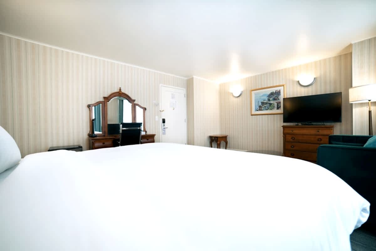 HIGH FLOOR - CITY VIEW - 1 KING BED