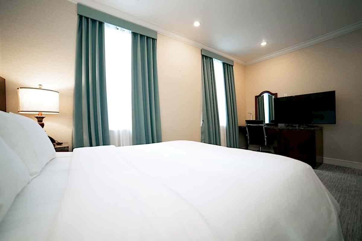 HIGH FLOOR - CITY VIEW - 1 QUEEN BED